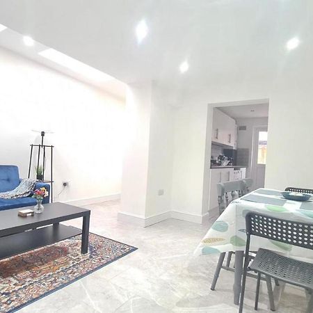 Spacious Room In Manor Park Лондон Екстер'єр фото