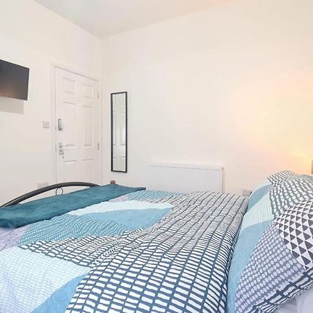 Spacious Room In Manor Park Лондон Екстер'єр фото