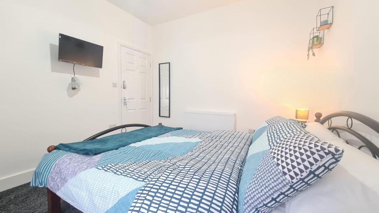 Spacious Room In Manor Park Лондон Екстер'єр фото