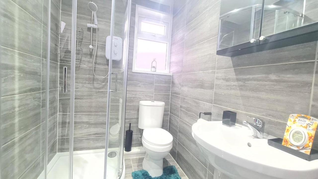 Spacious Room In Manor Park Лондон Екстер'єр фото